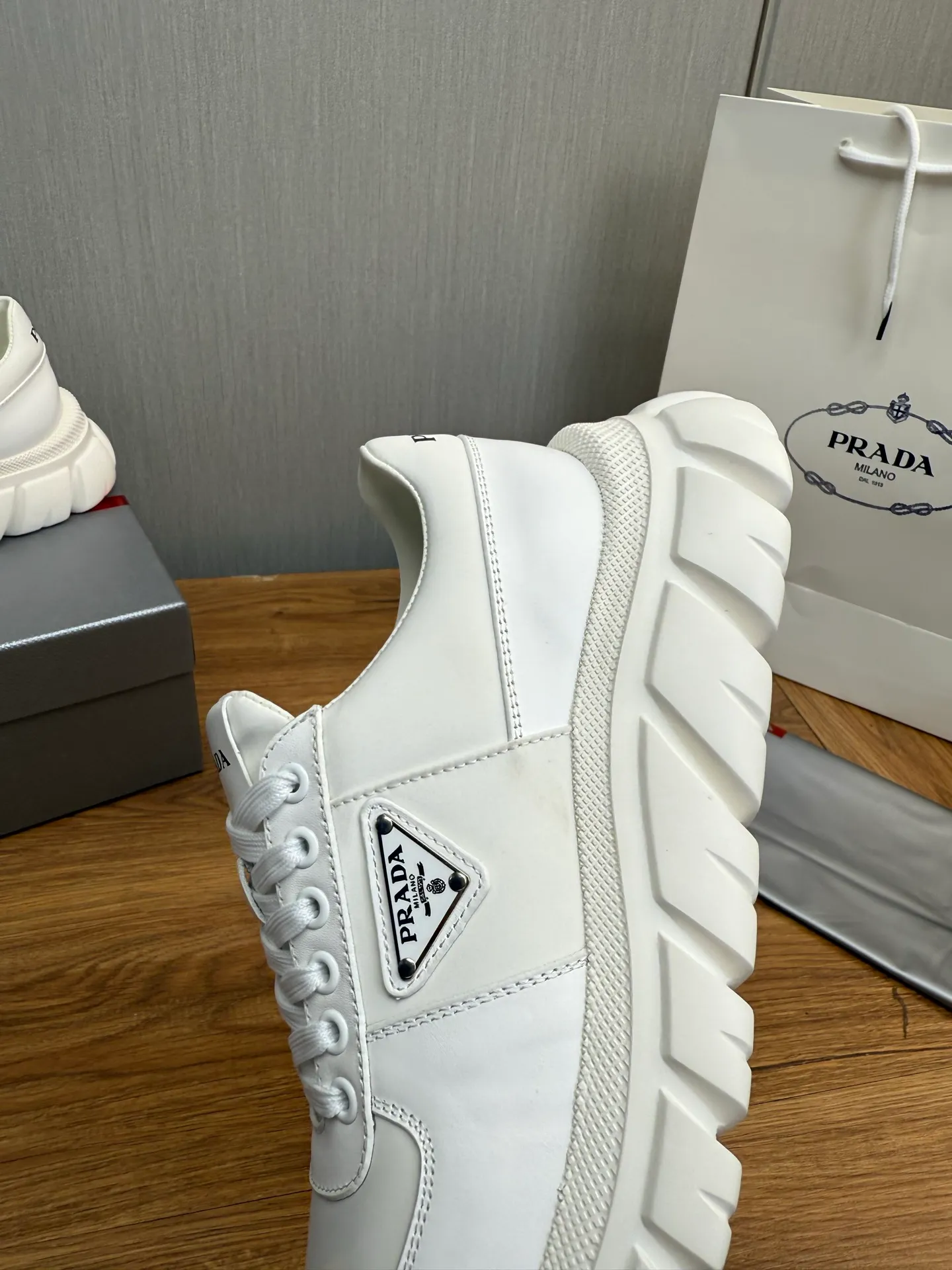 Men's shoes 💰580💰 [PRADA] Men's shoes are popular in the counter, official website is synchronized, 1 high-quality shipment ✔️Imported cowhide fabric + cowhide lining, 1🆚1 replica, original sole, 38-45 (45 customized, non-refundable)